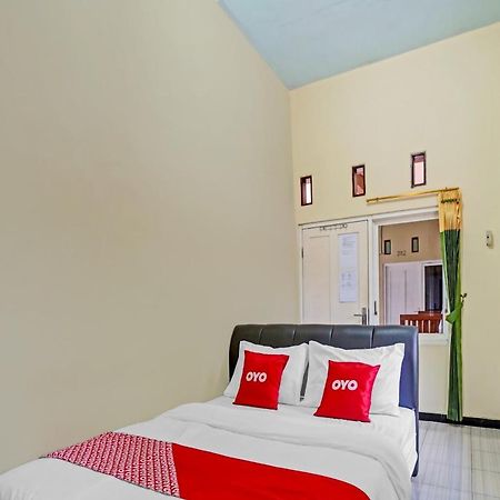 Oyo 3298 Bromo Guest House Family Malang Bagian luar foto