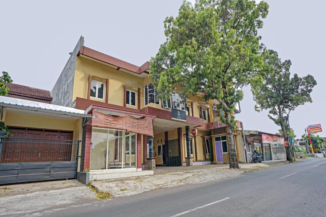 Oyo 3298 Bromo Guest House Family Malang Bagian luar foto