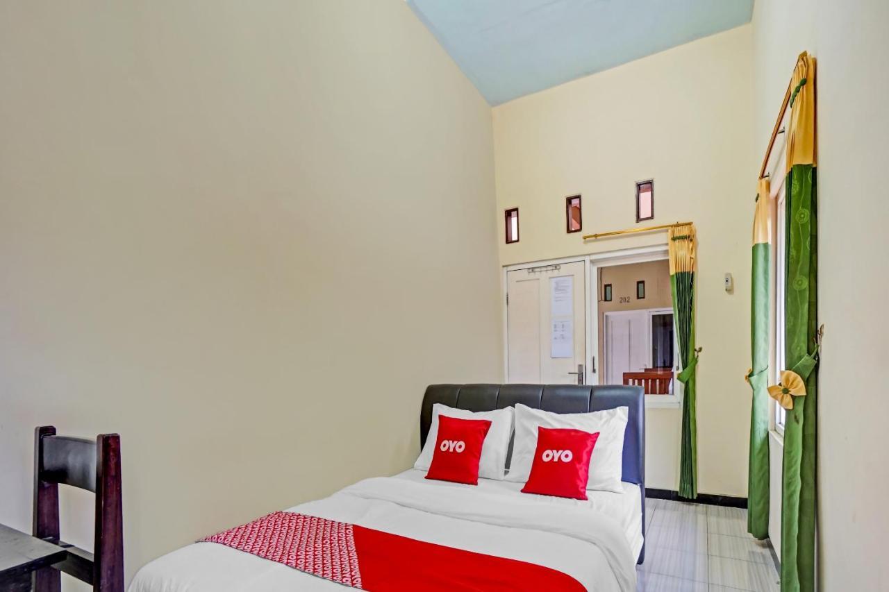 Oyo 3298 Bromo Guest House Family Malang Bagian luar foto