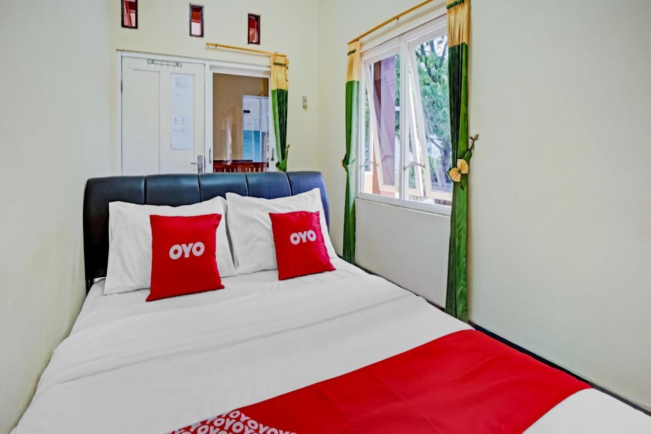 Oyo 3298 Bromo Guest House Family Malang Bagian luar foto