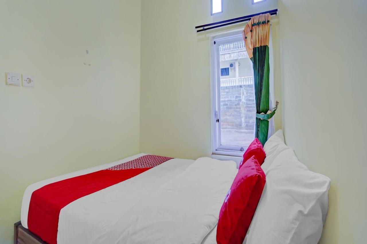 Oyo 3298 Bromo Guest House Family Malang Bagian luar foto