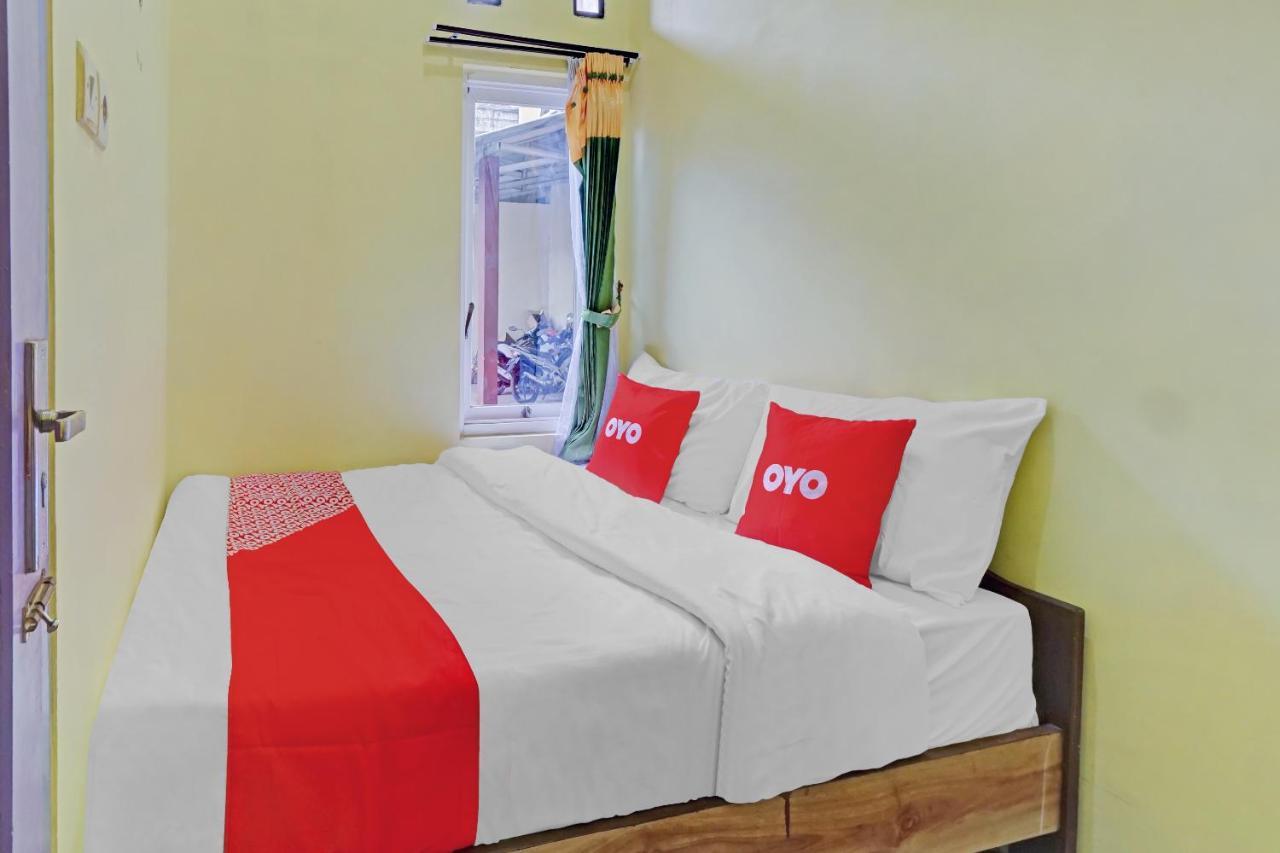 Oyo 3298 Bromo Guest House Family Malang Bagian luar foto