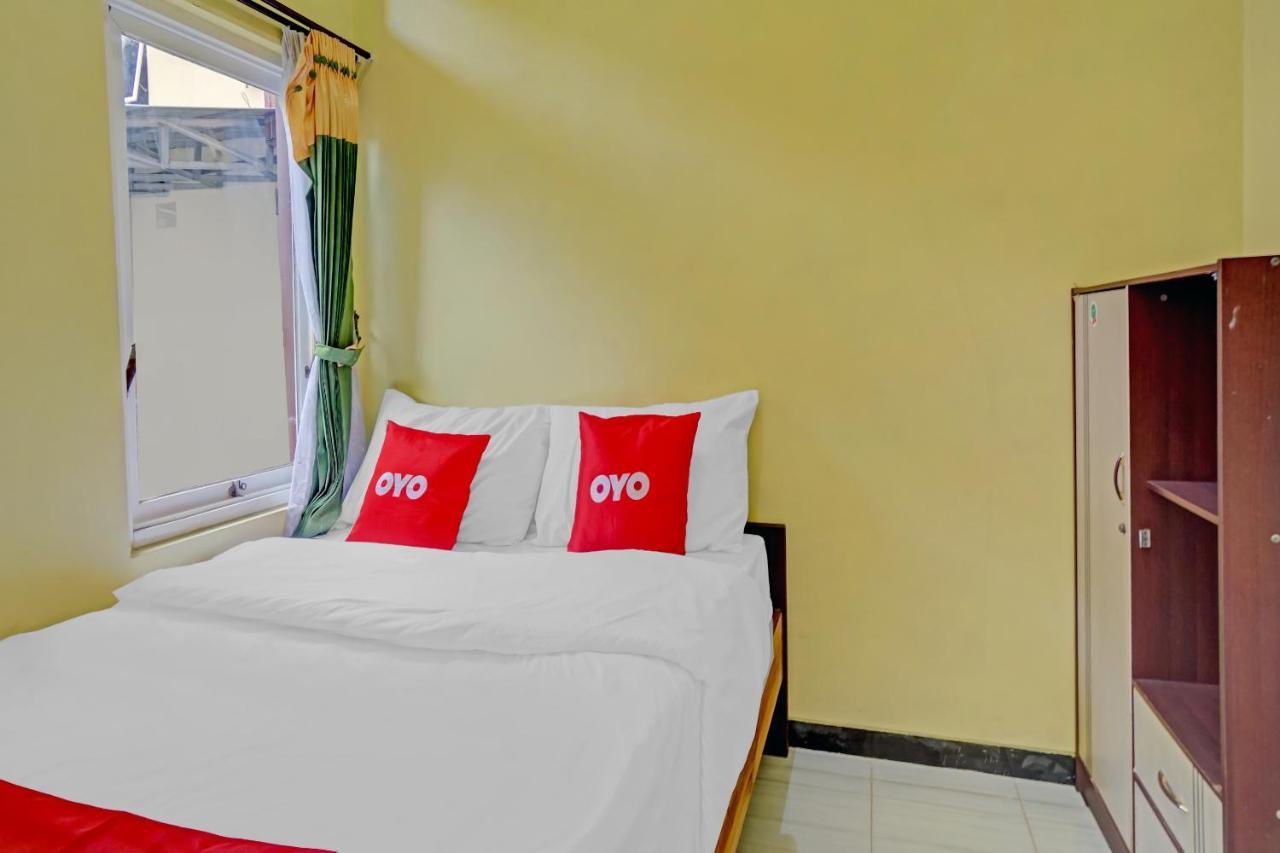 Oyo 3298 Bromo Guest House Family Malang Bagian luar foto