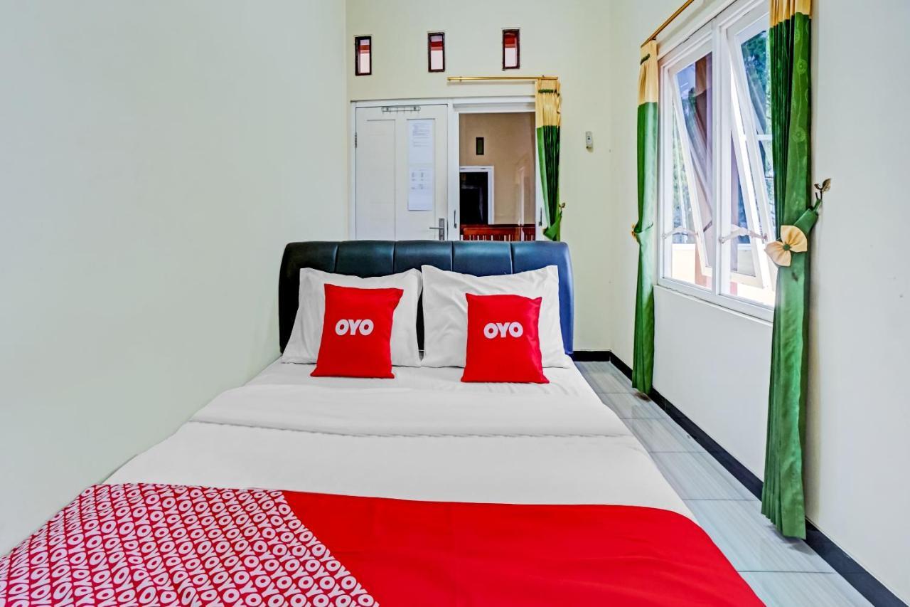 Oyo 3298 Bromo Guest House Family Malang Bagian luar foto