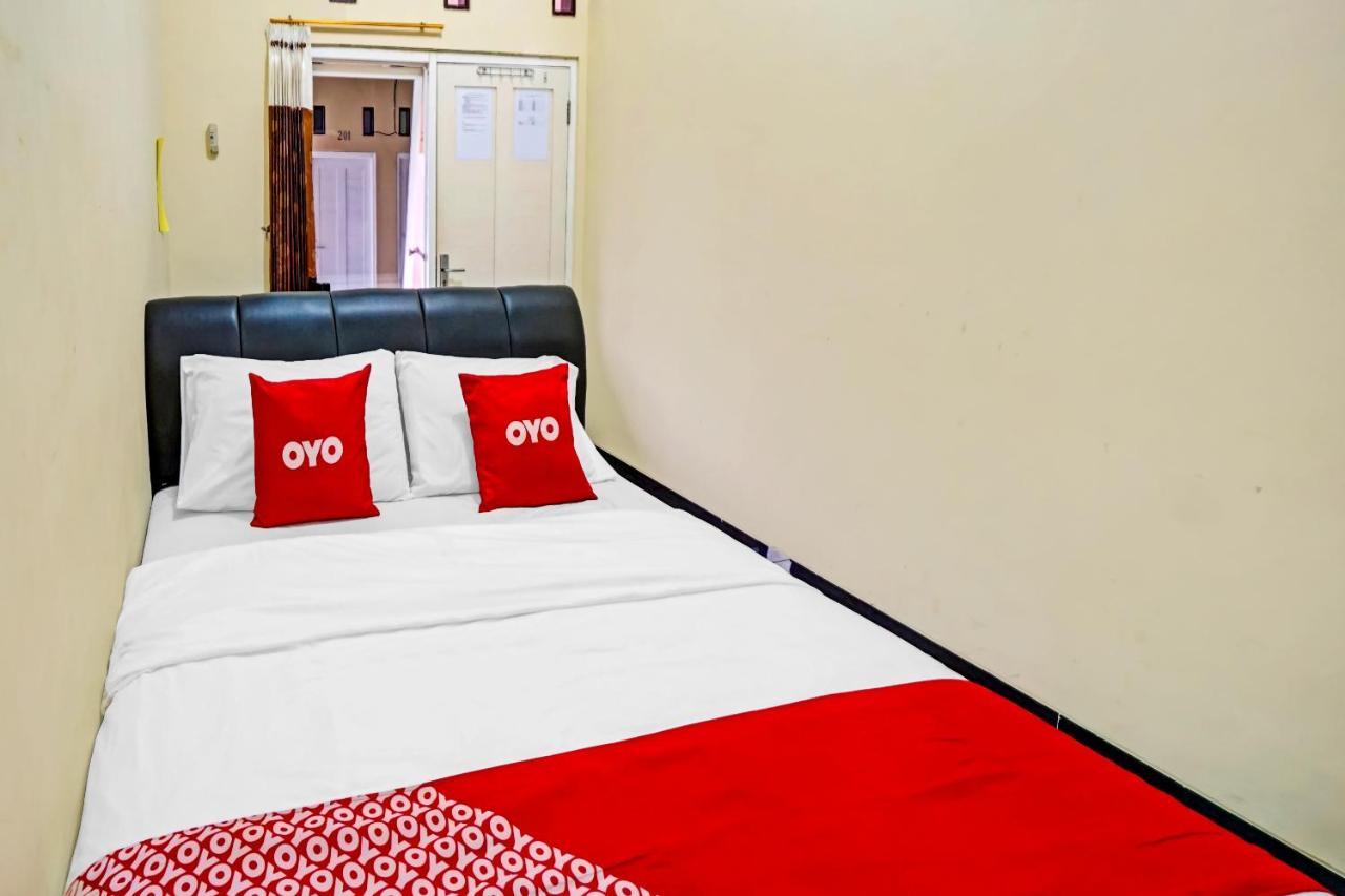 Oyo 3298 Bromo Guest House Family Malang Bagian luar foto